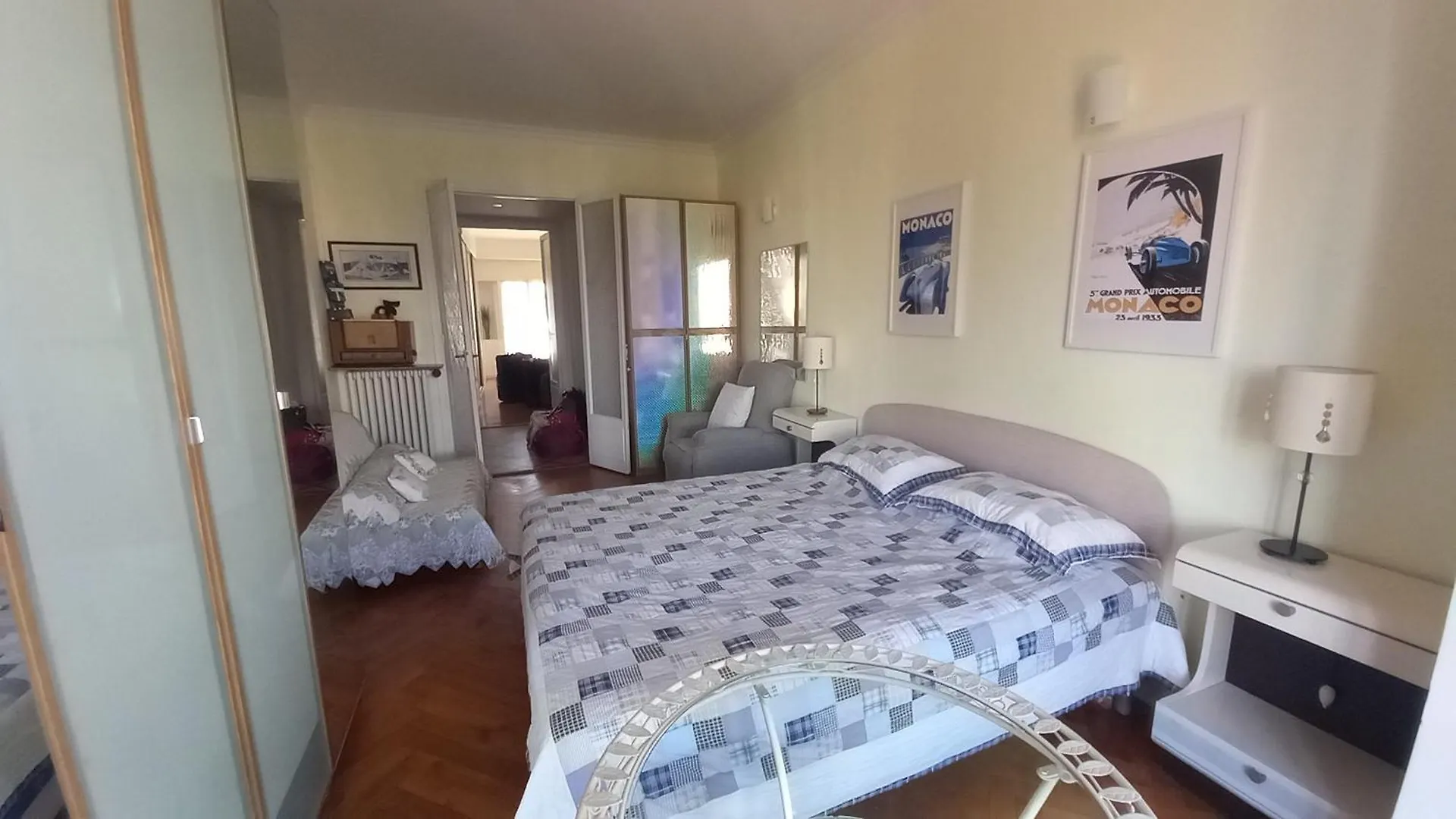 Spacious And Sunny Nizza